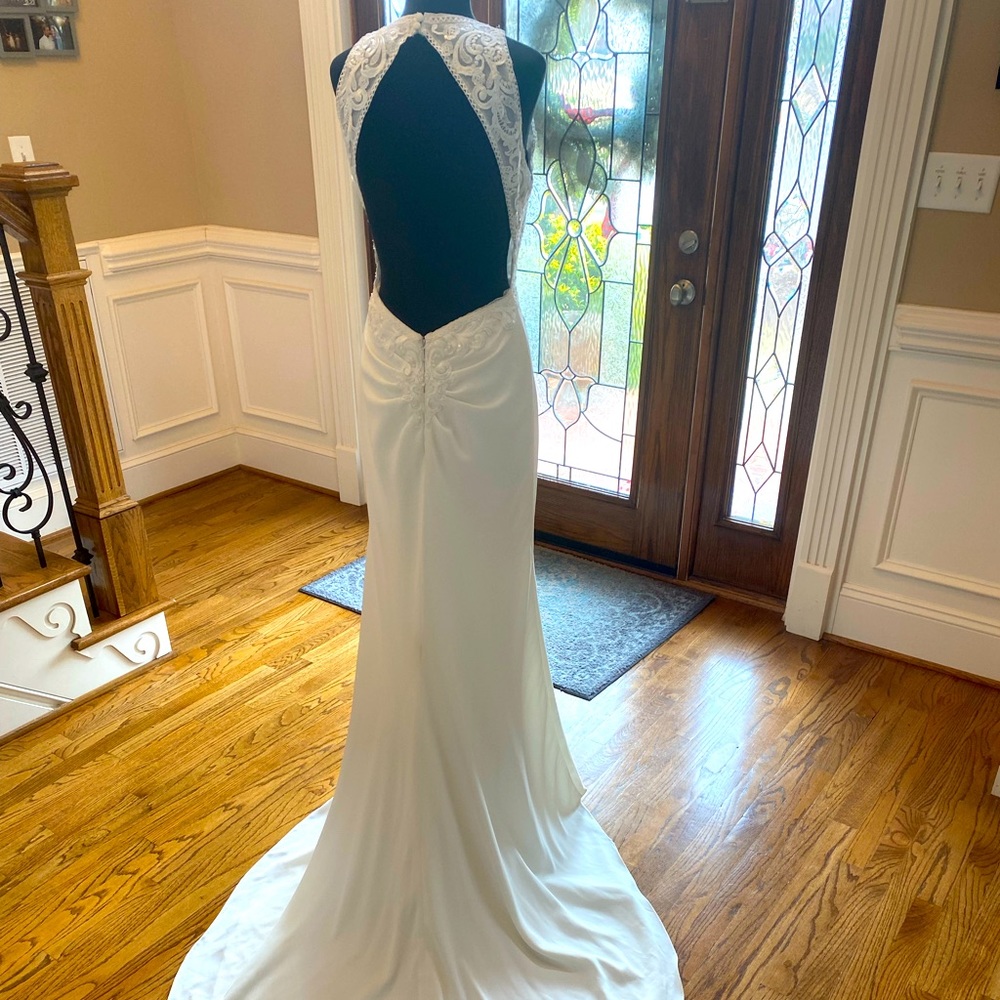 Wedding dress style Delores size 6 color ivory